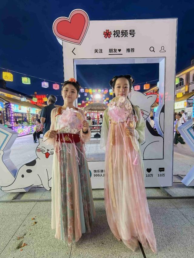 北红玛瑙、烧烤排档、免费电影……汤旺县第二届欢乐巷活动18日开幕
