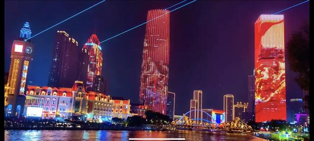解锁三条灯光秀Citywalk路线，避开“人从众”！