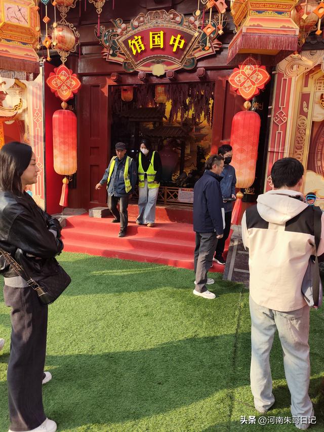讲述我的写作故事43，《2025年开封赏菊记》。