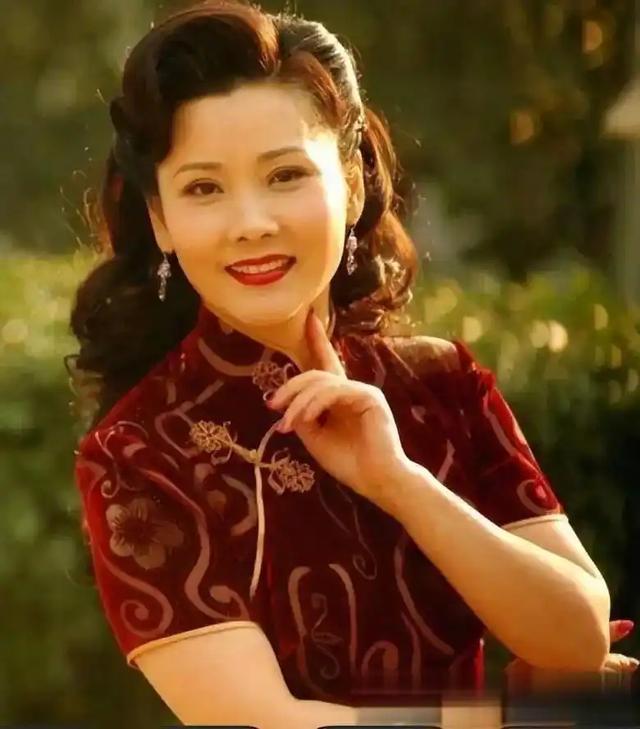 适合演“贵妇”的4位女星，个个天生富贵相，演不了穷人