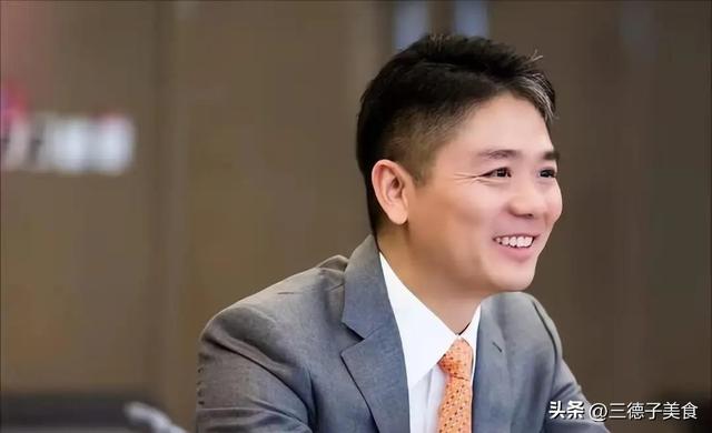 京东001号快递员已退休，勤恳工作16年	，刘强东承诺的房兑现了吗