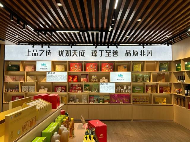 来上犹 , 我“氧”你！漂移车手炫技够燃，美食美景更上头