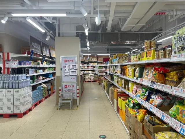 绍兴银泰这家盒马NB店，中午竟空荡荡？这场景有点意外…
