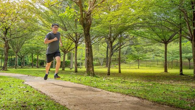 医生建议：一天中，这几个时间跑步或有益身心，看看跑对了吗？