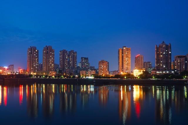 接上 第五章：烟火江城——沱江畔的滚烫人生
