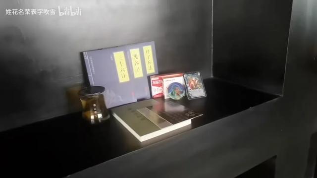 送曹操布洛芬,给孙权张辽卡,抽象上坟背后是年轻人的浪漫