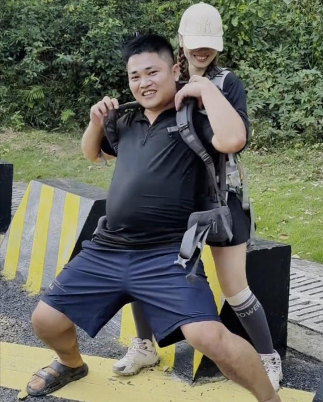 广东女子登山脚崴，被陌生小伙背40分钟下山	，恶心的一幕出现了