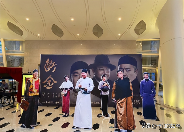 事实证明，被传卖掉上亿豪宅移民美国的王刚，已经走上另一条大道