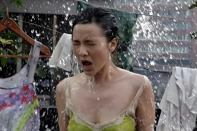 她被骂“陪睡上位”，后被封为“性感欲女”，得奖后当众怒怼海清