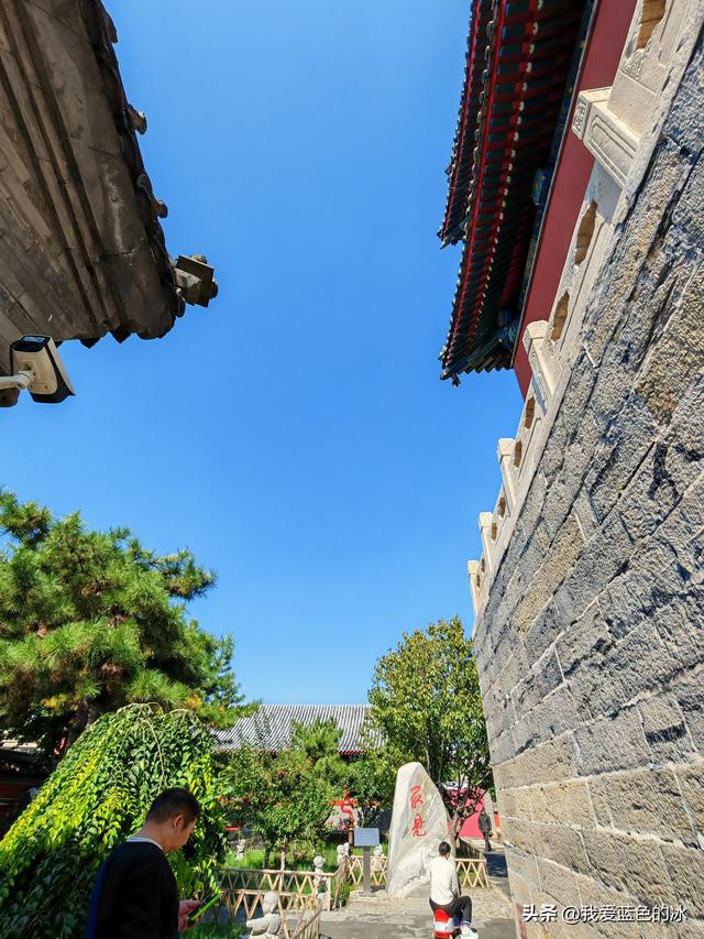 看着保定高高的大慈阁，怕爬山的我最后一咬牙也就登上来了
