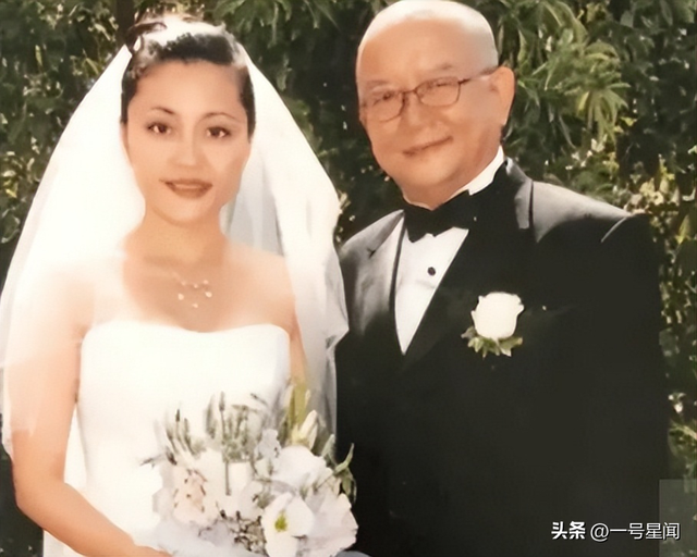 “国家一级演员”王刚，三婚娶小20岁女粉丝，60岁得子