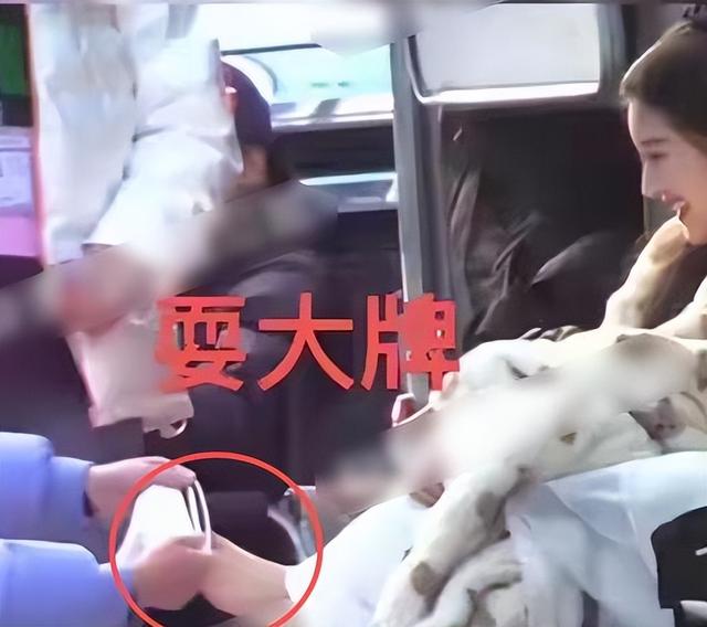 浴缸陪睡、手接口水跪地服务、洗内裤擦马桶，给明星当员工有多难