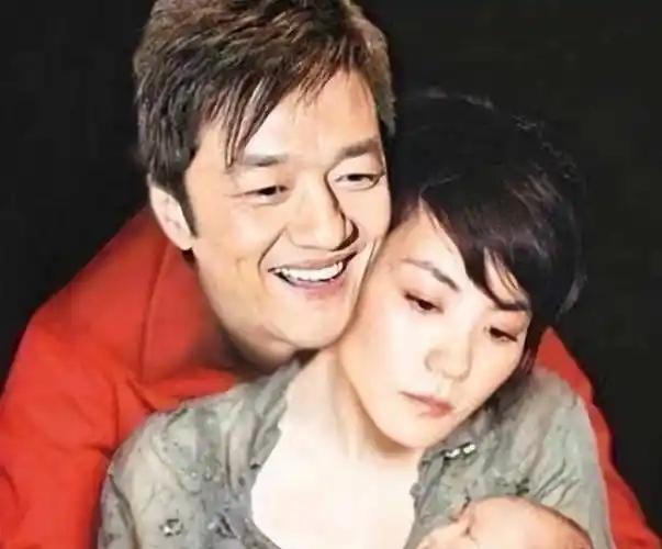 新婚3年又离！李亚鹏妻子官宣离婚，换房成伏笔，王菲早看清人品