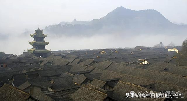 嘉陵江及其造就的阆中古城