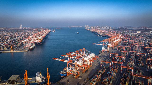 出手即掀桌！8年13次破纪录，中国自动化码头为啥让西方先跑20年