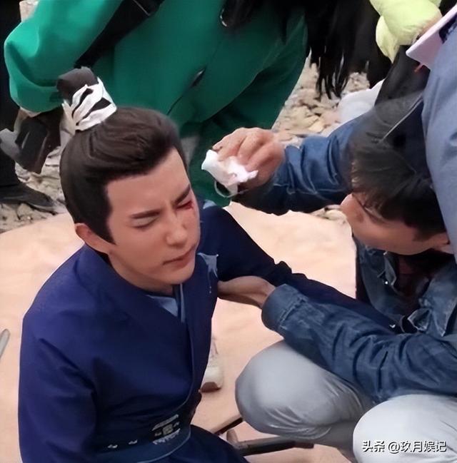 不装了！于朦胧离世才2天，恶心的一幕上演了，李成儒遭恶评如潮