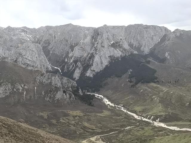 开房车自驾洛克之路，沿途的风景与路况怎么样呢？