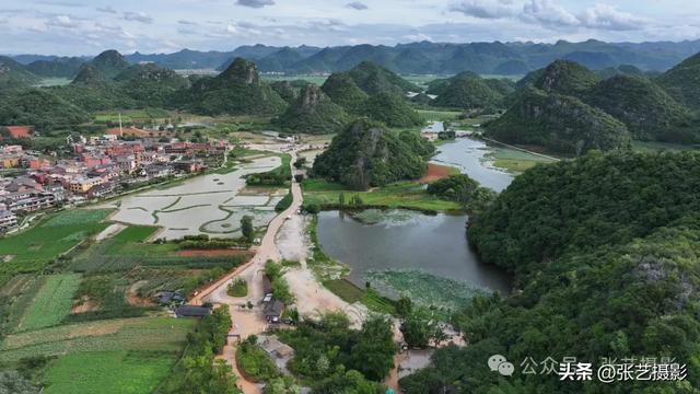 云南普者黑，水墨仙人洞村