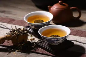 再这样喝茶你的肝就废了！医生再三强调：3种喝法,不养生还伤身图片