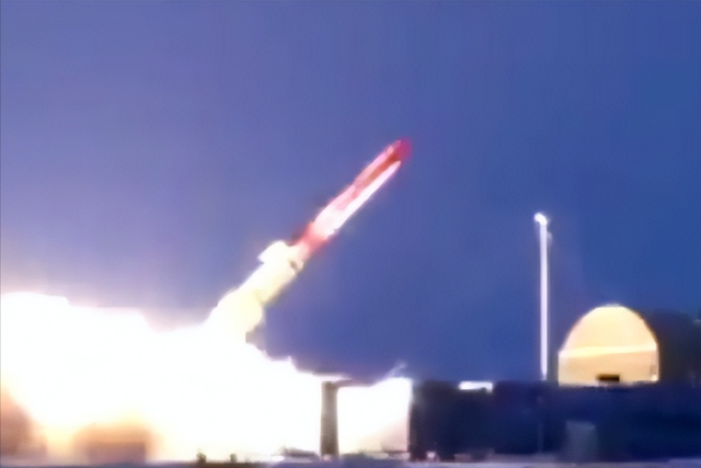 美俄斗法升级！海燕出鞘破局，俄罗斯1.7万核导弹直戳美国本土