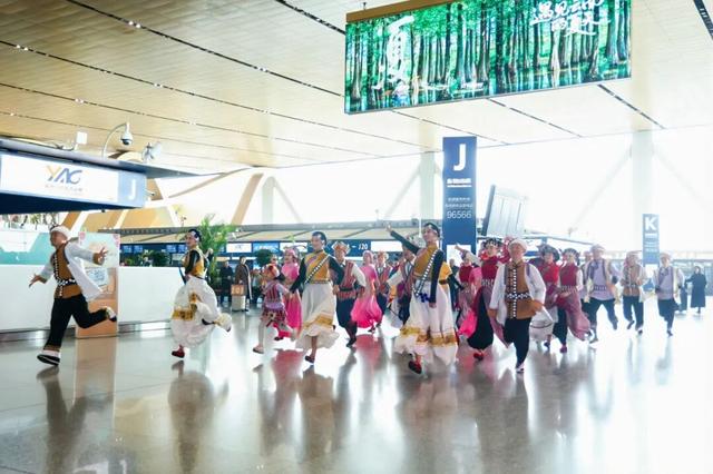 “怒江浪潮——文旅创意快闪”活动在昆明长水机场圆满落幕