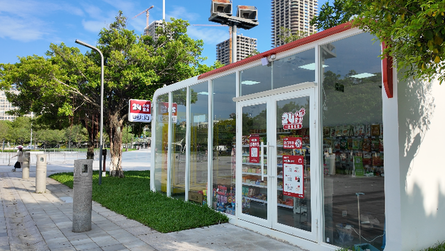 便利不打烊，来坪山公园体验赛博朋克式浪漫