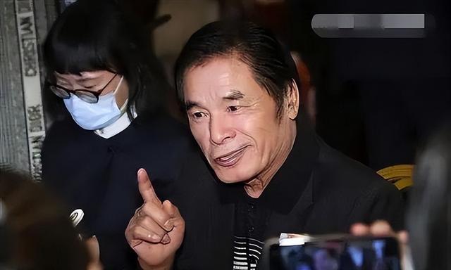 “6个老婆”一屋同住，每人每月7万零花钱，71岁又娶第七房小娇妻