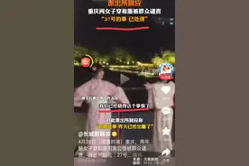 两小女孩穿和服上街跳舞，背后竟有人指使！群众指责大快人心。图片