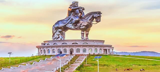 中蒙边境的蒙古国小城，吃中国饭，用中国电，幸福到原地转圈