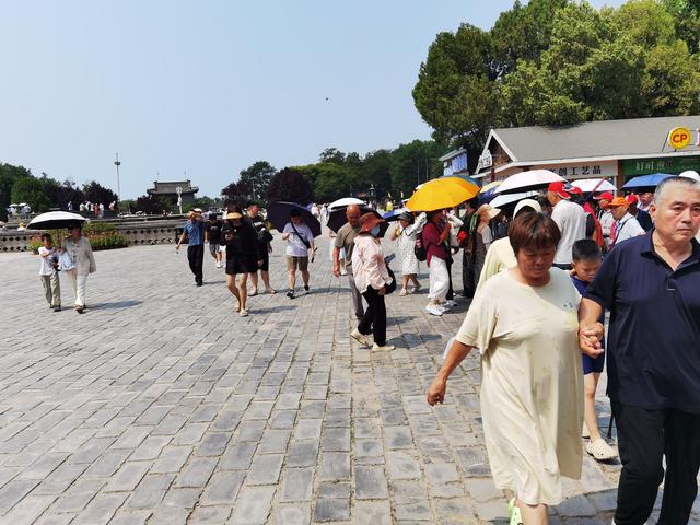 老龙头：历史文化与现代旅游结合的典范。