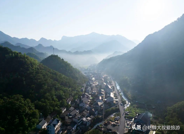 来杭州秋天第一爬吧，征服“浙西第一高峰”，其景惊艳，其村凉爽
