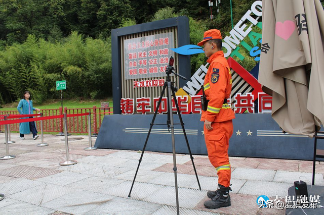 【多彩“双节” 畅游麦积】麦积山大景区国庆假期“热”力全开：雨晴交替景不同，两日迎客近5万人次