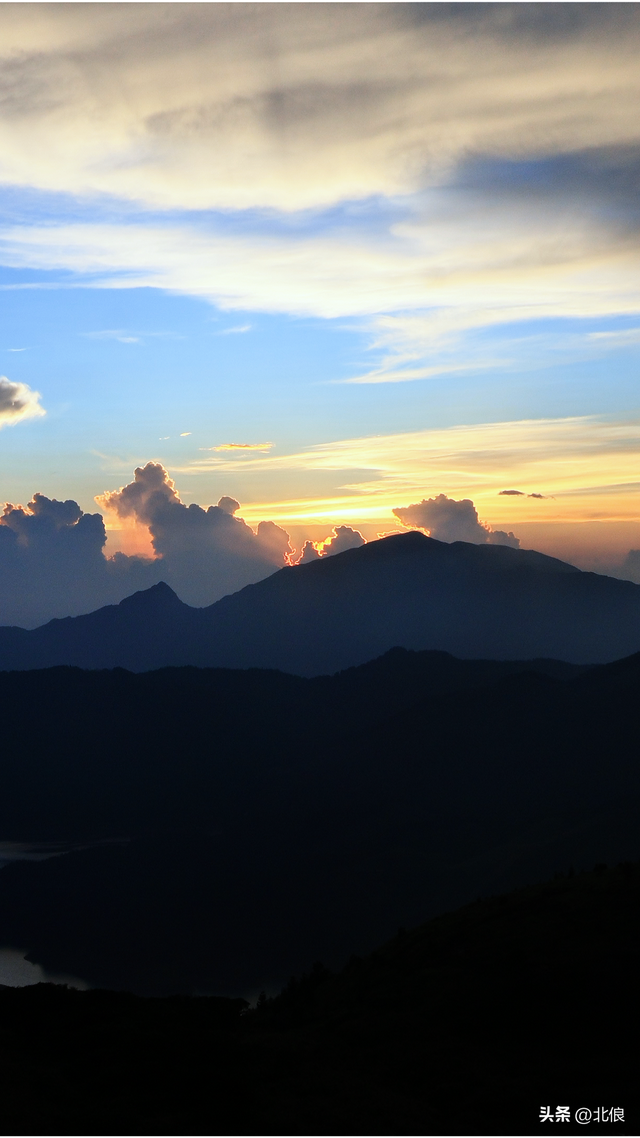 美丽的夕阳伴随欢乐的晚餐 露营桂林全州天湖二王山（1）