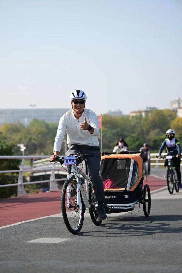 今天，骑遇日照，出发！他们共赴最美秋日！