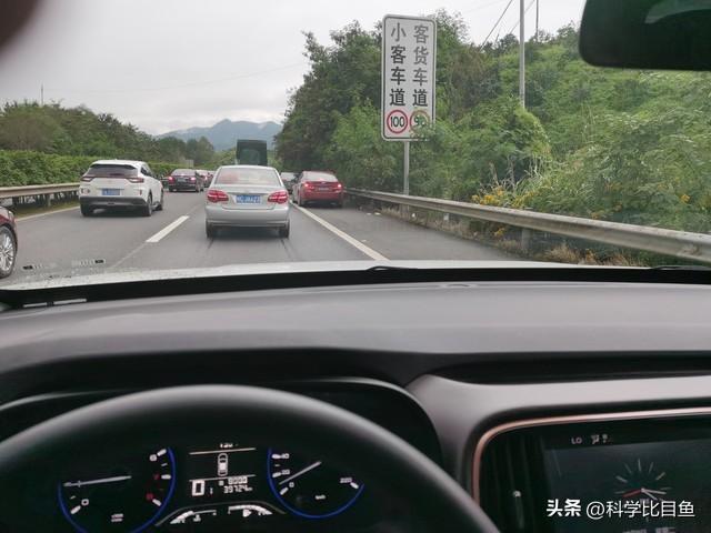高速堵，景区挤，国庆出行如此“添堵”，我们为何还要热衷往外跑