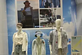 打卡万象城“优衣库”只为那款“吊带小背心”（2024年3月24日）图片