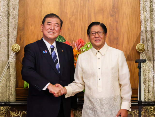 日本签字了，高市对华开“第二枪”，新西兰也凑热闹	，解放军上场