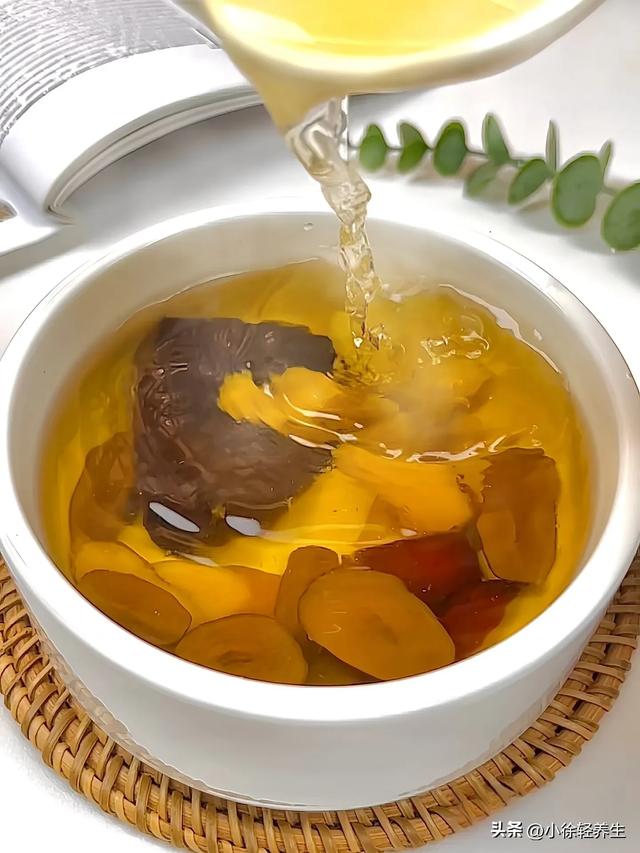 每天两杯咖啡变一杯黄芪水 我两个月瘦了22斤 背后藏着什么秘密？