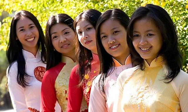 不狠不行的中越边境：数百公里的铁丝网，这下越南人看了都老实了