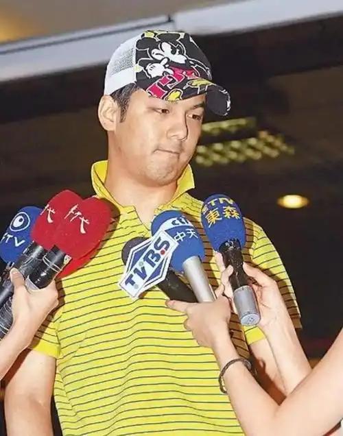 贾静雯没想到,当年赔2600万争回的女儿,如今用50亿遗产替她争光