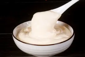 60岁大爷坚持猪油炒菜，4年后体检结果惊艳众人，医生都惊呆了！图片