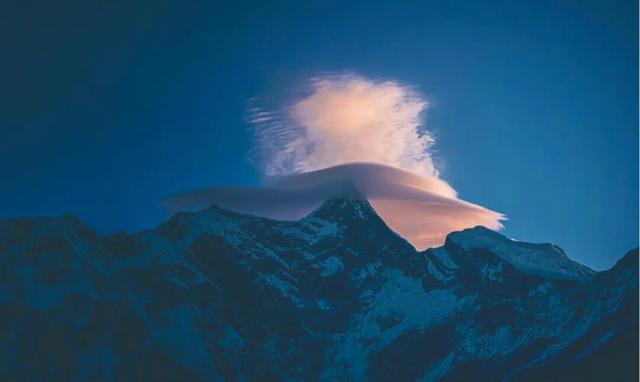 别再只盯着桃花了！林芝的雪山湖泊春天一样封神