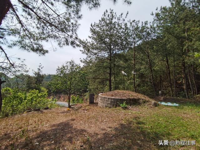 探险贵州深山原始溶洞，遇见一个躲匪洞、一座红军坟