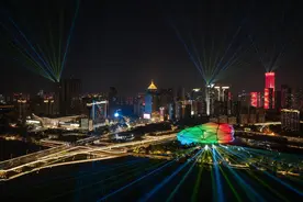 惊艳，沈阳浑河上演灯光秀图片