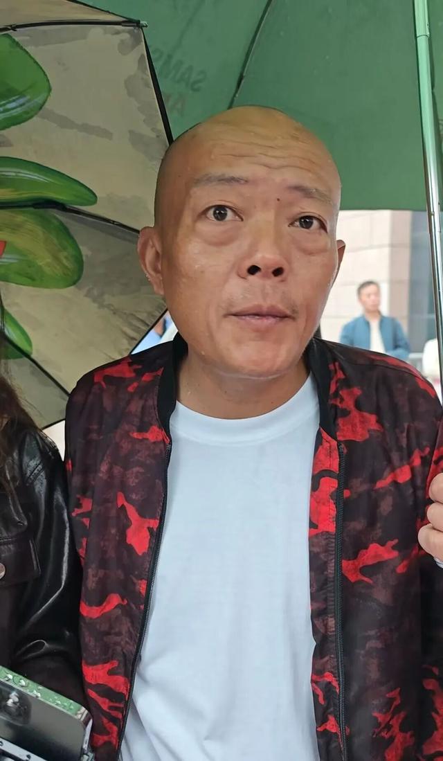 山东入室抢婴案主犯听到被判死缓后破口大骂，态度十分嚣张！受害人家属：他还当庭称要上诉