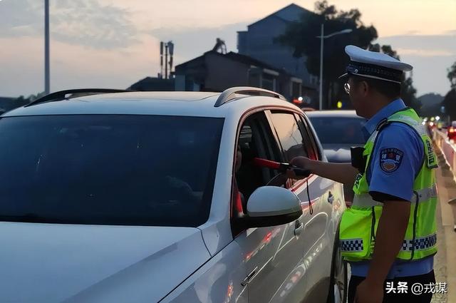 武汉中院一庭长醉驾狂飙！想提前退休躲追责？知法犯法必遭严惩