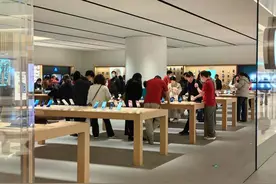 2025国补落地，实探线下门店：苹果官方渠道暂不支持图片