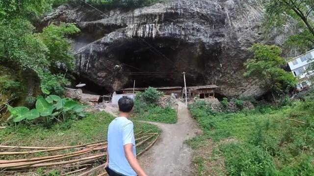 重庆綦江大山深处发现岩洞人家，几代人逍遥自在生活近百年