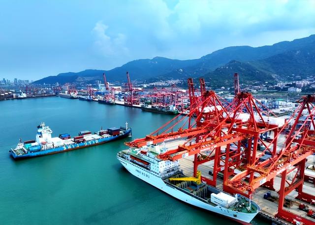 马克龙威胁对华下战书，中国先下手为强	，反制即日起立即实施