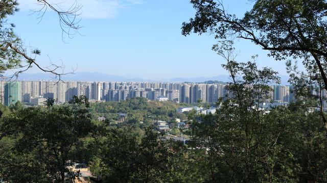 冬日登高燕尾寨，高铁西站现眼前，梅州人休闲有了新去处